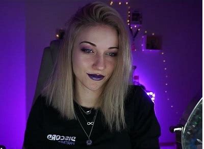 Kruzadar (Twitch Star) Wiki, Height, Age, Boyfriend ...